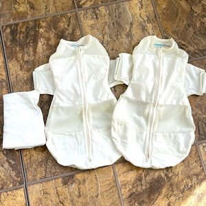 (2) size small Snoo bassinet sleep sack, (1) Snoo bassinet sheet